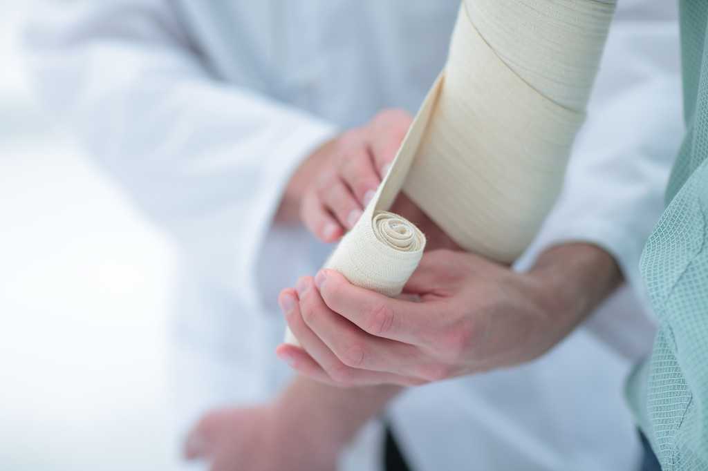 FarmaMed bendaggio, ferita, trauma